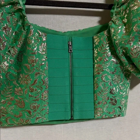 Alice + Olivia “Joslyn” Cropped Metallic Green and Gold Brocade/Jacquard Blouse - Picture 6 of 16